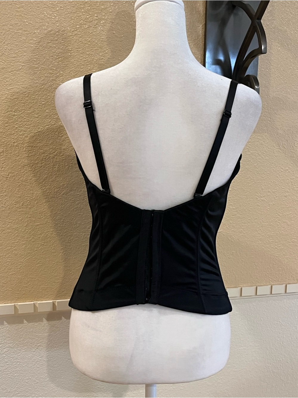 Nicole Miller body shaper corset bustier. Padded bra, vertical wiring. Black 38C - Picture 4 of 14